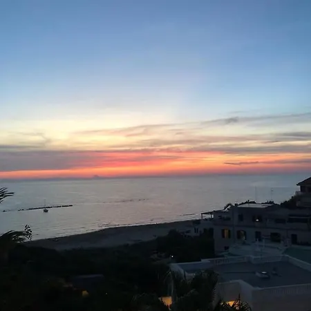 La Terrazza Di Nerone Lägenhet *